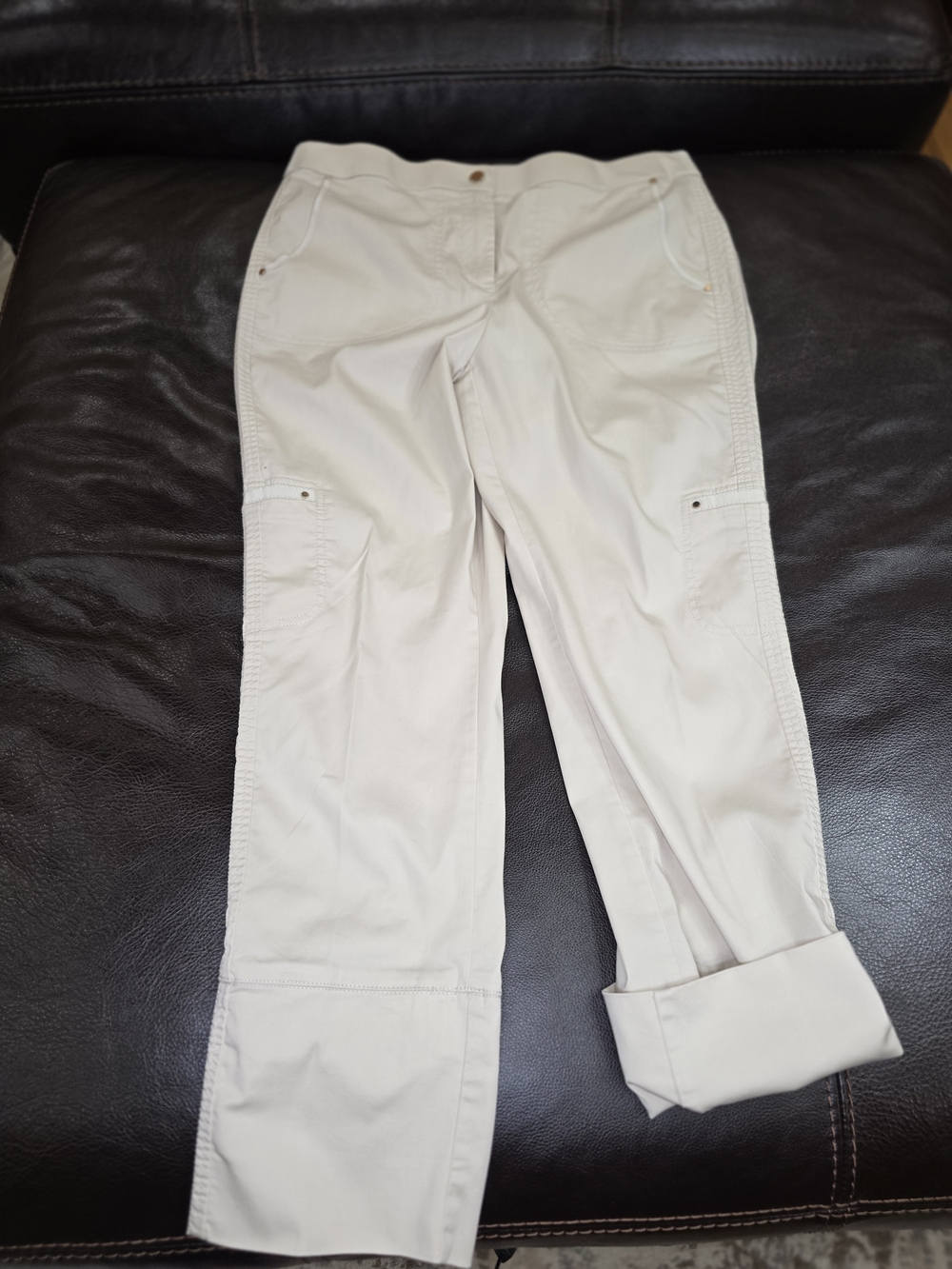 Chico's Cream Wide-Leg Cargo Crop Pants Size 0.5 Or Small With Gold Hardware